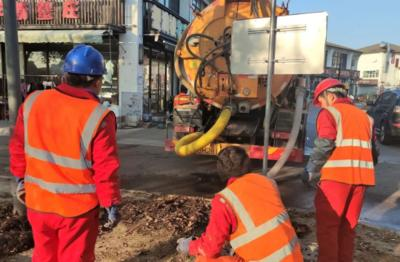 隔油池清理现场